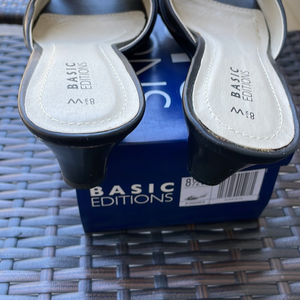 Nwt Basic Editions Black Wide Sandals - image 4